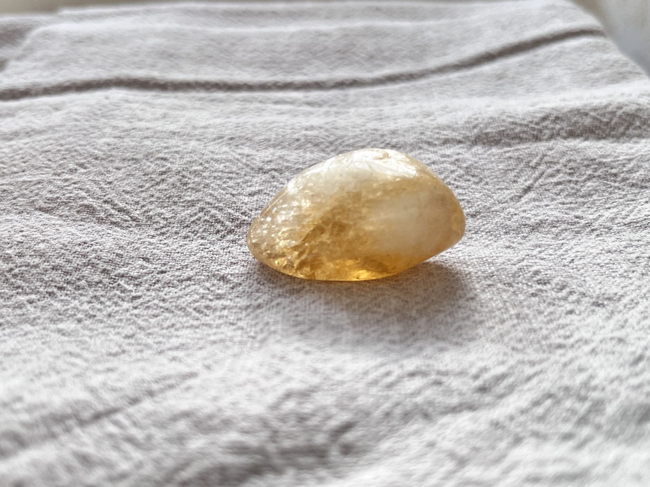 Gelber Citrin Trommelstein