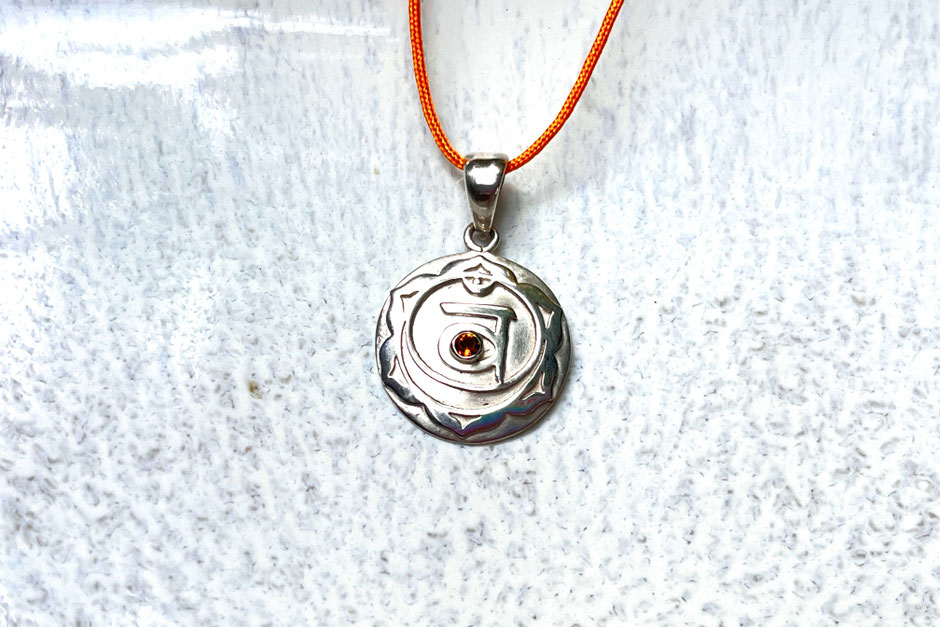 Kette mit rundem Sakral Chakra Symbol Anhänger mit Citrin in 925 Silber - Yoga Schmuck von Sumaju