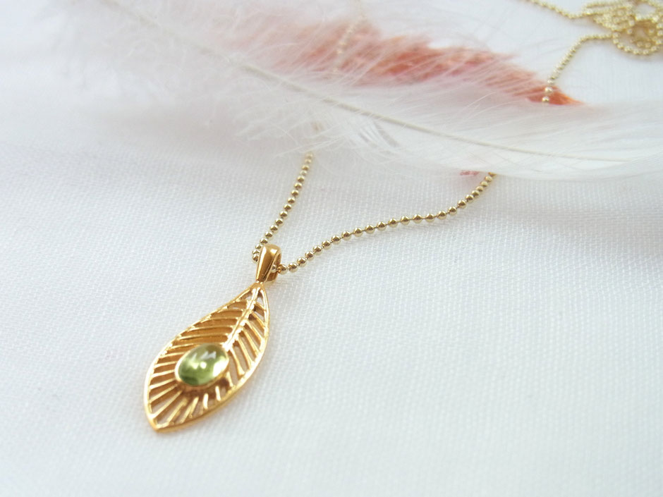 Hochwertiger kleiner Feder Anhänger gold mit Peridot und Kette