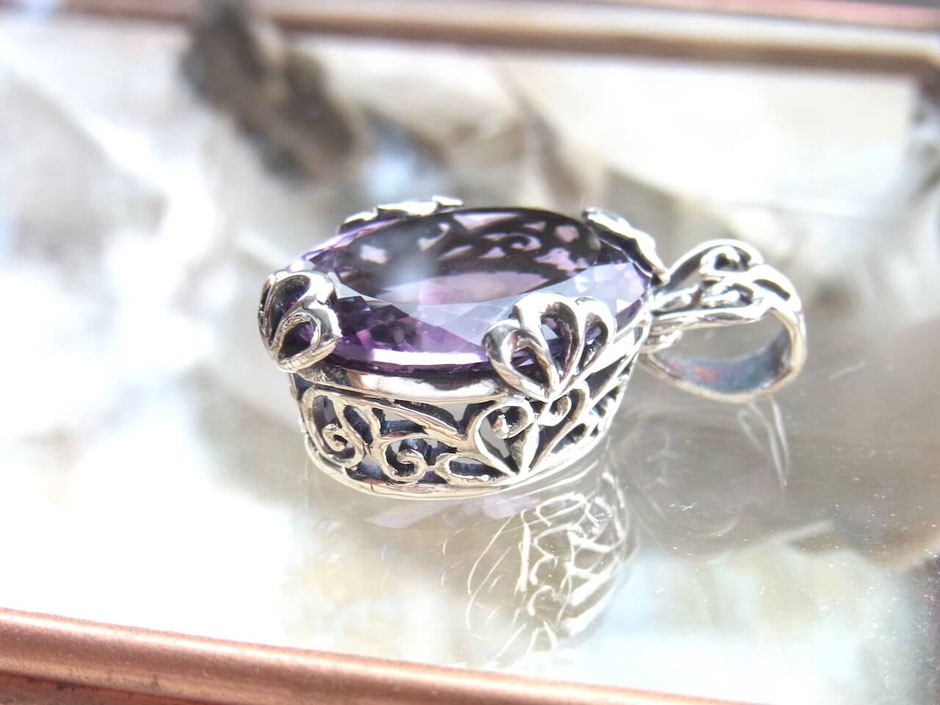 handgefertigter Amethyst Anhänger aus 925 Silber aus Nepal