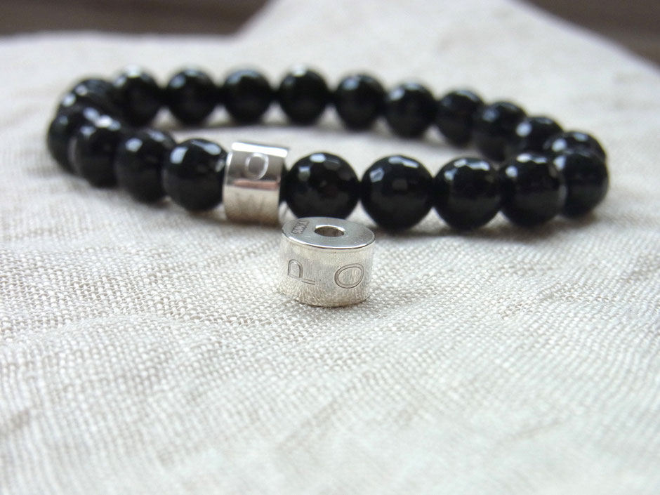 Edelstein Armband mit schwarzen Onyx Kugeln und einer Silberperle mit Gravur POWER