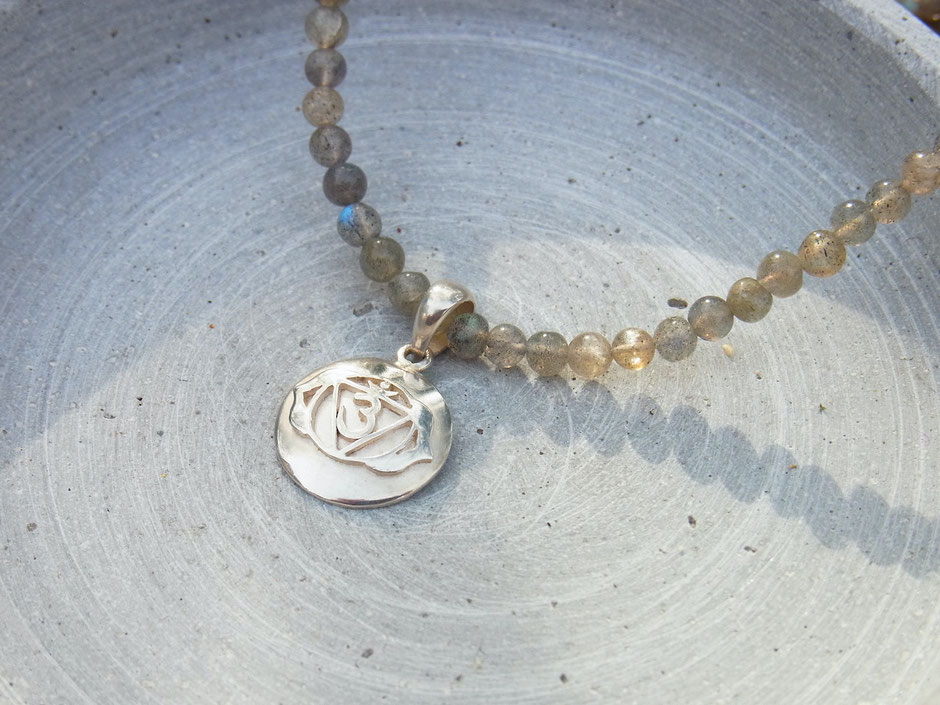 Labradorit Kette mit Stirn Chakra Anhänger in 925 Silber