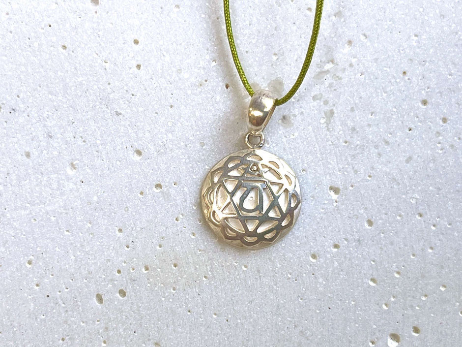 Herzchakra Kette aus Silber mit handgefertigtem Anhänger | SUMAJU