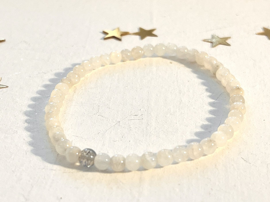 Filigranes handgemachtes Armband mit Mondstein und Labradorit Perle