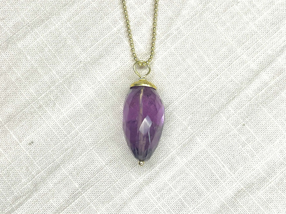 goldene Kette mit Amethyst Kristall Anhänger 