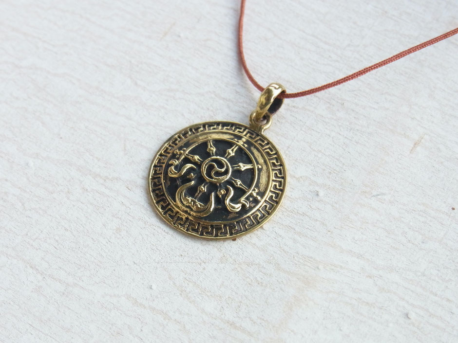 Kette mit buddhistischen Dharmachakra Anhänger - tibetischer Schmuck mit Symbol