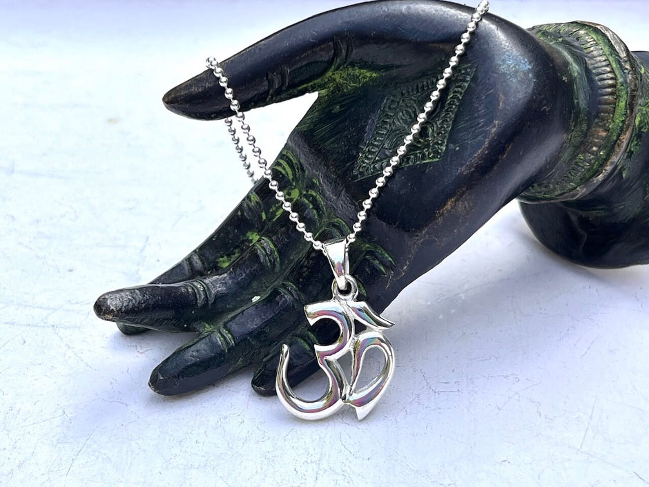 Silberkette mit OM Anhänger aus Silber