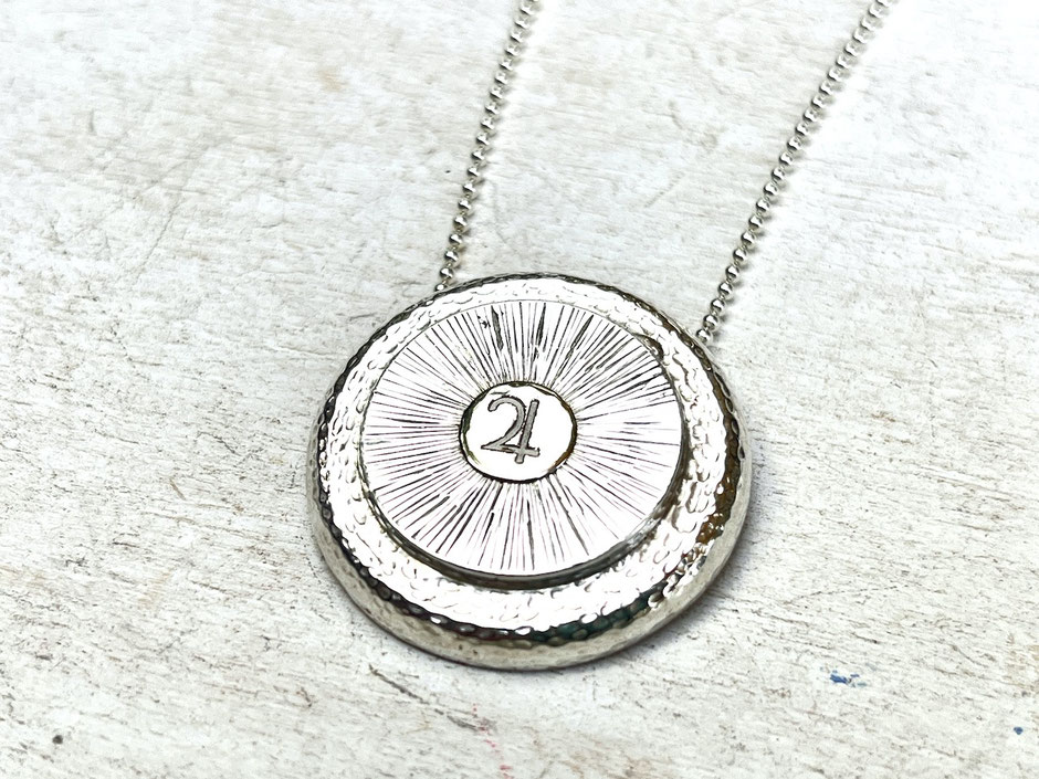 Silberkette mit handgefertigten Jupiter Symbol Anhänger aus 925 Silber von SUMAJU