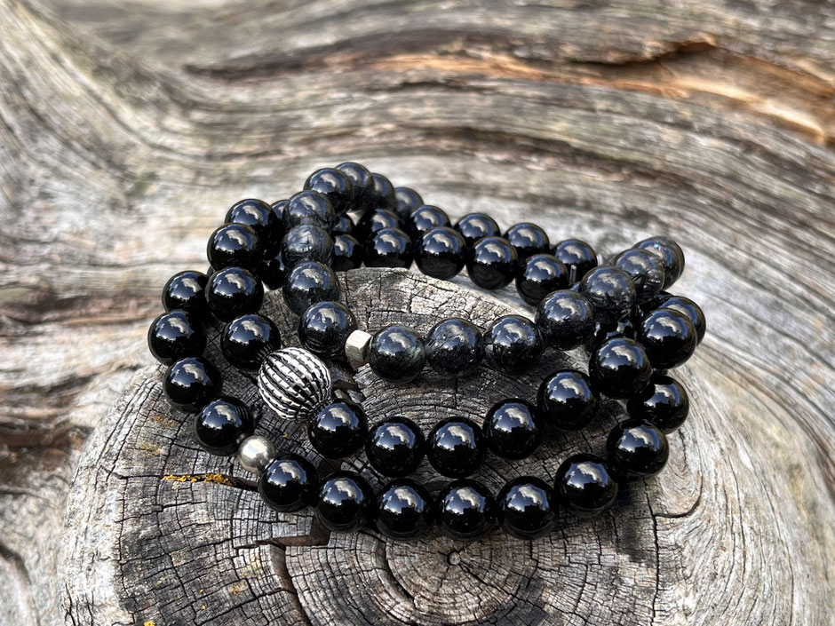 Armbänder mit schwarzen Edelsteinen (Onyx und Turmalinquarz) mit Silber | SUMAJU