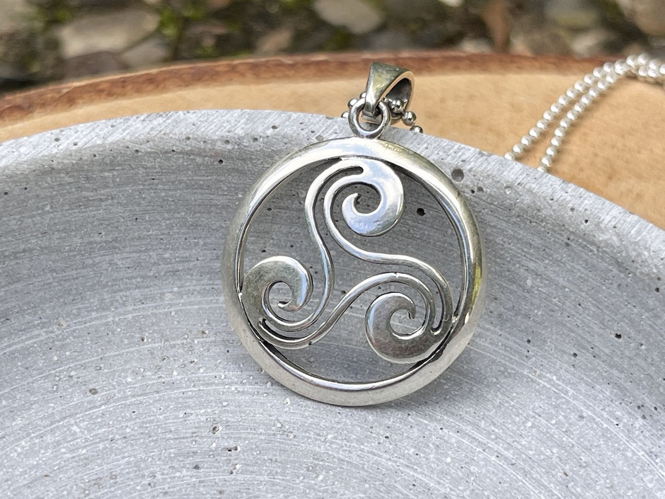 Kette mit Triskele Spirale Anhänger aus Silber