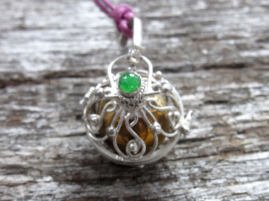 Kette mit Klangkugel Anhänger aus Silber und grünen Onyx