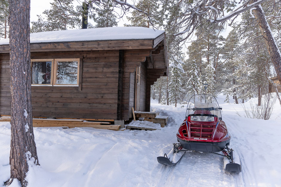 ROAD TRIP EN LAPONIE. TOP 10 DES ACTIVITE A FAIRE EN LAPONIE, MOTONEIGE AVEC OU SANS GUIDE, INFOS ET CONSEILS. www.missaventure.com  roadtrip, outdoor adventures and photography.