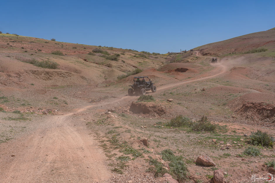 RAID BUGGY AU MAROC, une aventure de dingue au cœur de l'atlas. JOUR 1, d'Agafay aux contreforts de l'Atlas. missaventure, blog road trip, overland 4x4 et nature.