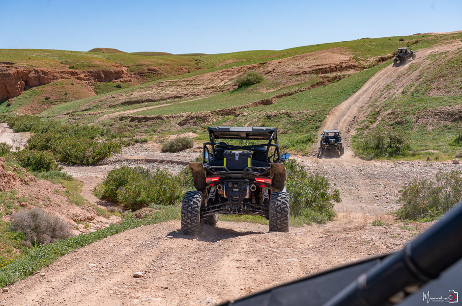 RAID BUGGY AU MAROC, une aventure de dingue au cœur de l'atlas. JOUR 1, d'Agafay aux contreforts de l'Atlas. missaventure, blog road trip, overland 4x4 et nature.