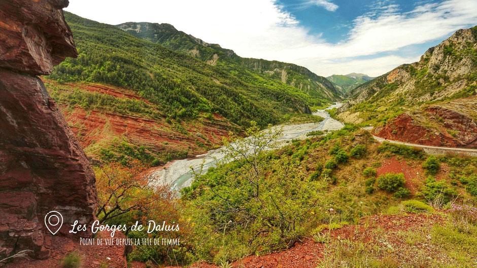 Road trip dans le colorado niçois, LES GORGES DE DALUIS, point de vue depuis la tête de femme  (FRANCE). www.missaventure.com blog d'aventures, nature et reflexions green.