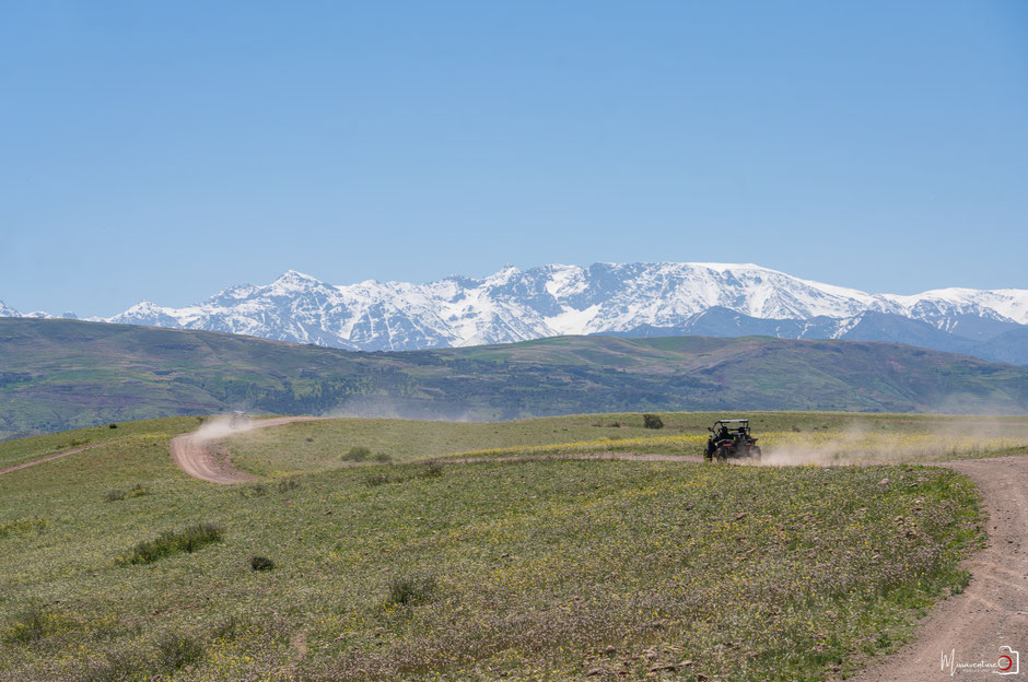 RAID BUGGY AU MAROC, une aventure de dingue au cœur de l'atlas. JOUR 1, d'Agafay aux contreforts de l'Atlas. missaventure, blog road trip, overland 4x4 et nature.