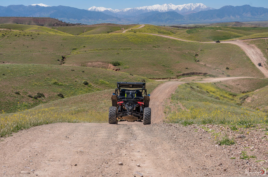 RAID BUGGY AU MAROC, une aventure de dingue au cœur de l'atlas. JOUR 1, d'Agafay aux contreforts de l'Atlas. missaventure, blog road trip, overland 4x4 et nature.