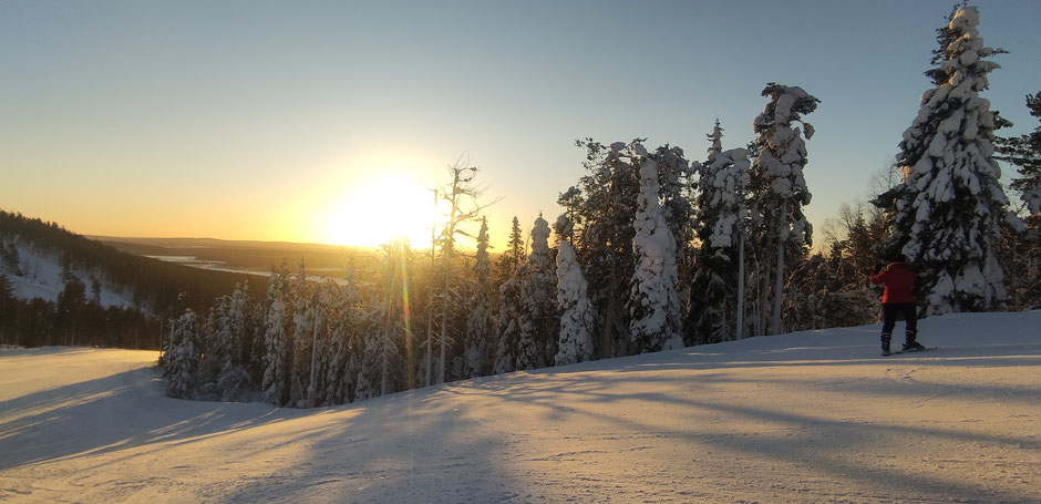 ROAD TRIP EN LAPONIE. TOP 10 DES ACTIVITE A FAIRE EN LAPONIE. SKIER EN LAPONIE, NOS CONSEILS ET INFOS. www.missaventure.com  roadtrip, outdoor adventures and photography