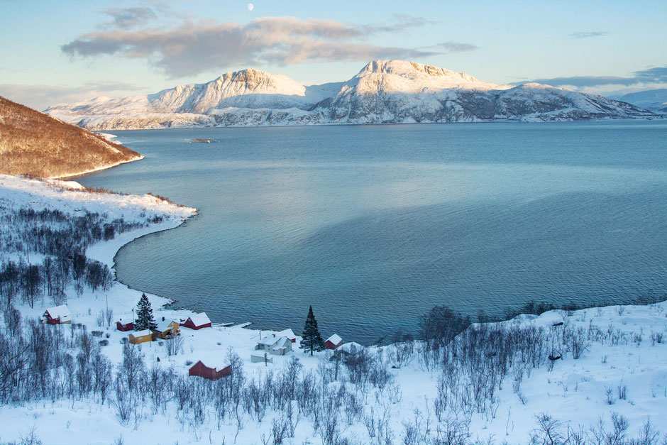 ROAD TRIP HIVERNAL EN VAN DANS LE NORD DE LA NORVEGE, route de Grotfjord à Tromvik. www.missaventure.com  roadtrip, nature, outdoor and photography.