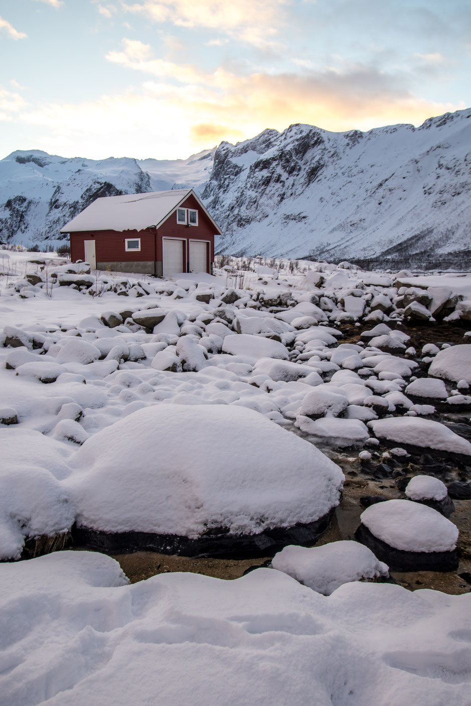 ROAD TRIP HIVERNAL EN VAN DANS LE NORD DE LA NORVEGE, route de Grotfjord à Tromvik. www.missaventure.com  roadtrip, nature, outdoor and photography.