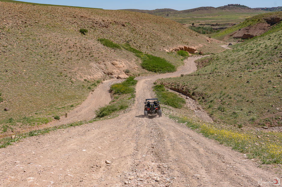 RAID BUGGY AU MAROC, une aventure de dingue au cœur de l'atlas. JOUR 1, d'Agafay aux contreforts de l'Atlas. missaventure, blog road trip, overland 4x4 et nature.