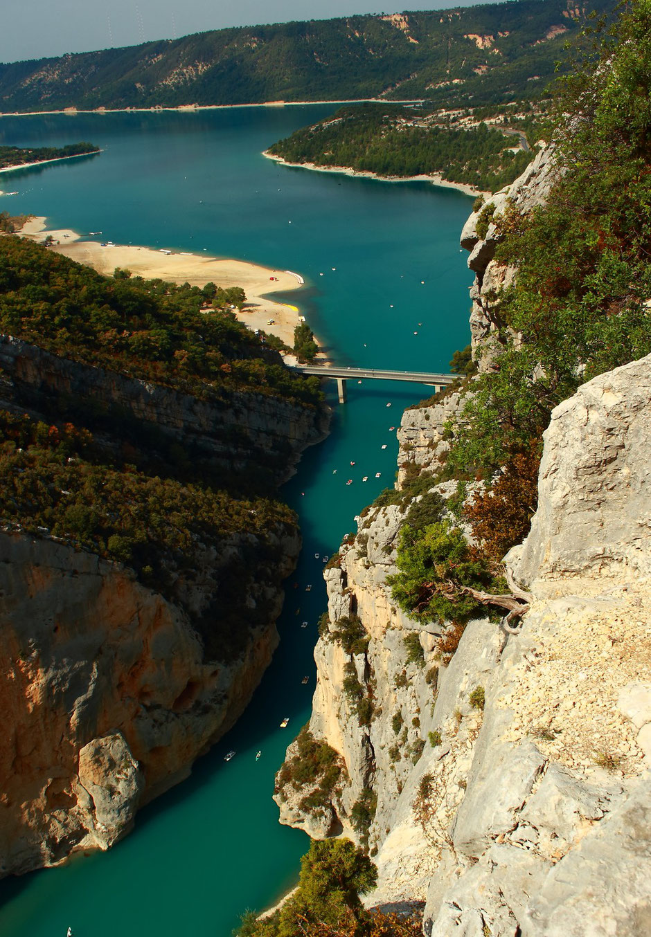 point de vue sur lac de St Croix et entrée des Gorges du Verdon, Week end nature et sport dans le VERDON (FRANCE) www.missaventure.com blog d'aventures nature et photos