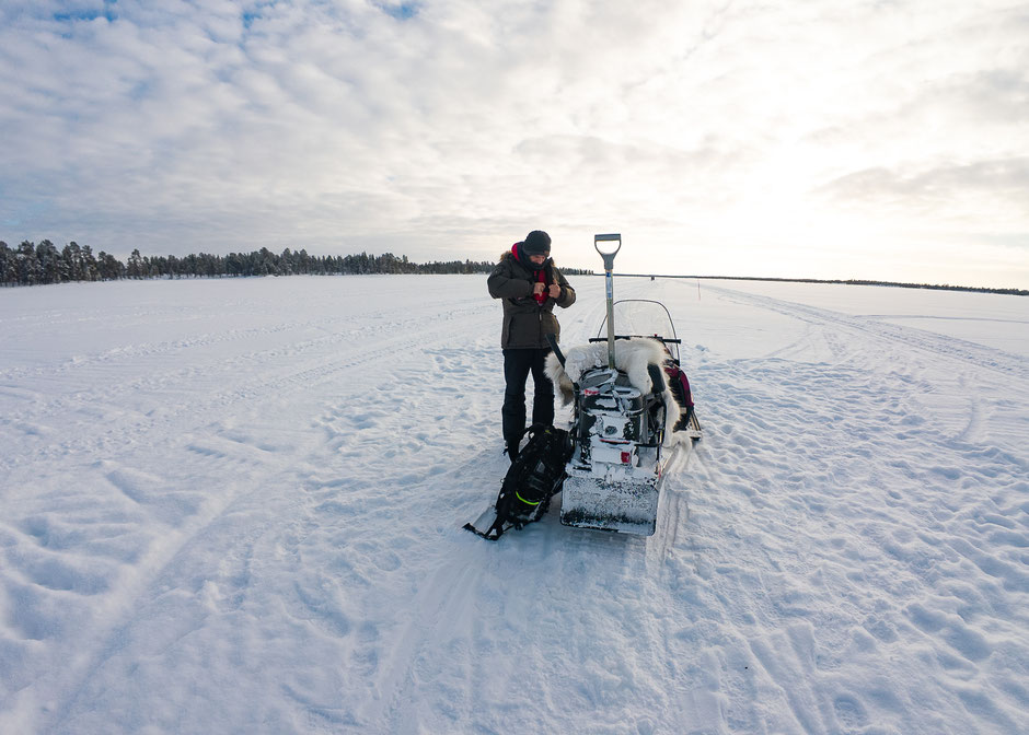 ROAD TRIP EN LAPONIE. TOP 10 DES ACTIVITE A FAIRE EN LAPONIE, MOTONEIGE AVEC OU SANS GUIDE, INFOS ET CONSEILS. www.missaventure.com  roadtrip, outdoor adventures and photography.