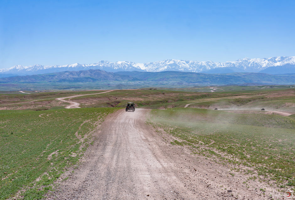 RAID BUGGY AU MAROC, une aventure de dingue au cœur de l'atlas. JOUR 1, d'Agafay aux contreforts de l'Atlas. missaventure, blog road trip, overland 4x4 et nature.