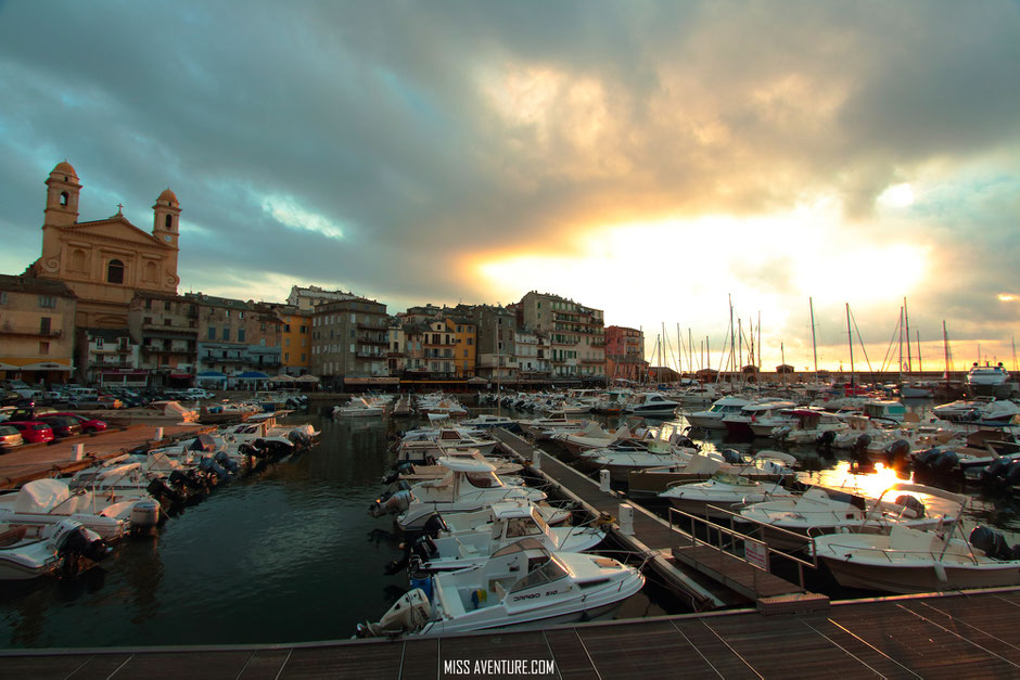 Bastia, vieux port. CORSE. www.missaventure.com. blog aventures, nature et photos. road trip corse du Nord au Sud