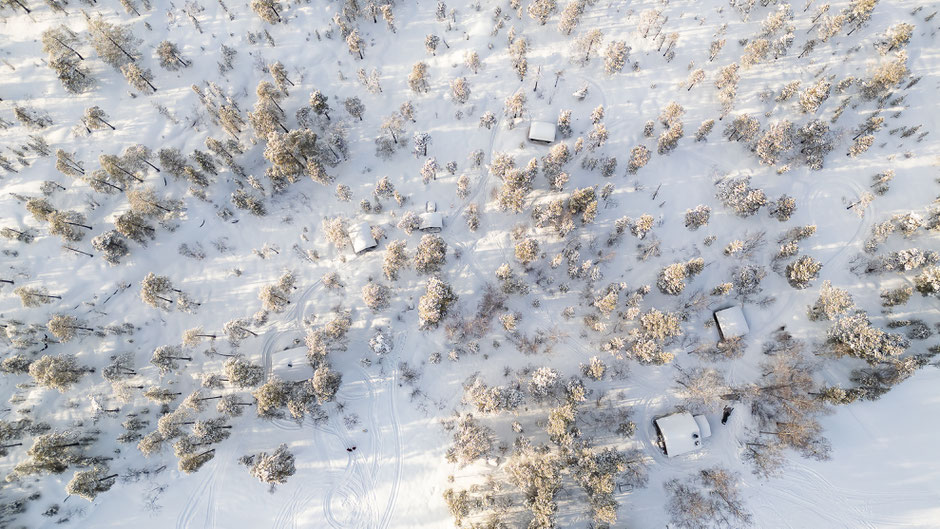 ROAD TRIP EN LAPONIE. TOP 10 DES ACTIVITE A FAIRE EN LAPONIE, MOTONEIGE AVEC OU SANS GUIDE, INFOS ET CONSEILS. www.missaventure.com  roadtrip, outdoor adventures and photography.