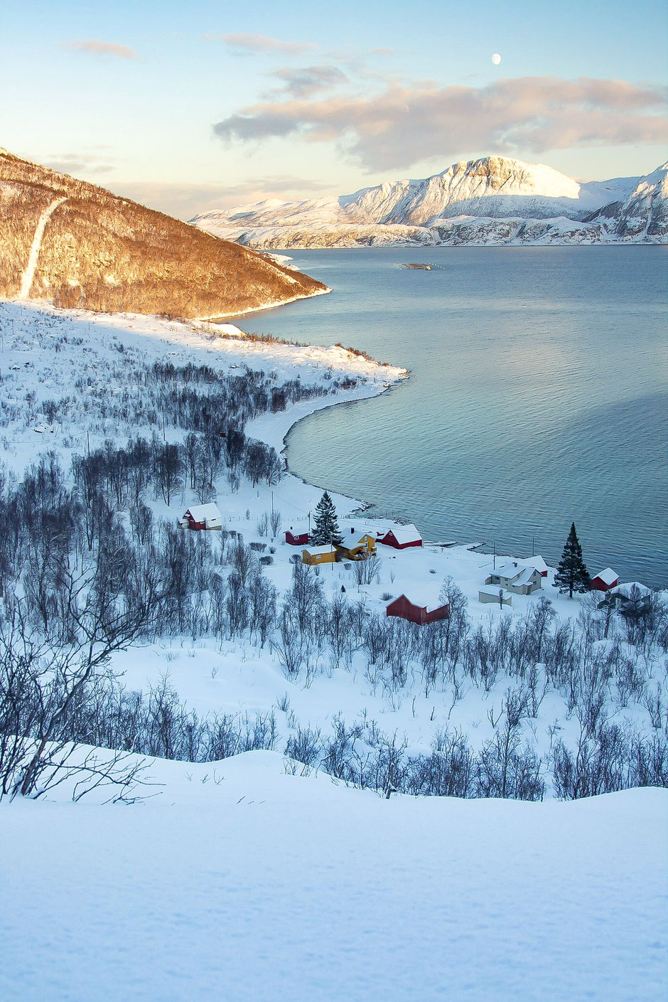 ROAD TRIP HIVERNAL EN VAN DANS LE NORD DE LA NORVEGE, route de Grotfjord à Tromvik. www.missaventure.com  roadtrip, nature, outdoor and photography.