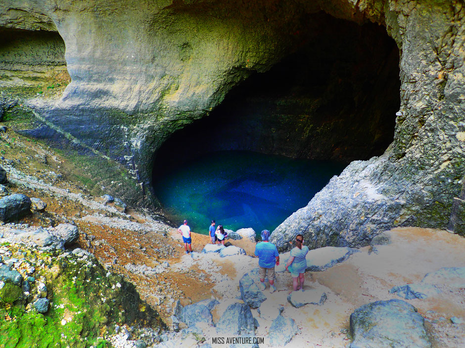 Fontaine de Vaucluse, Source de la Sorgue. VAUCLUSE. www.missaventure.com