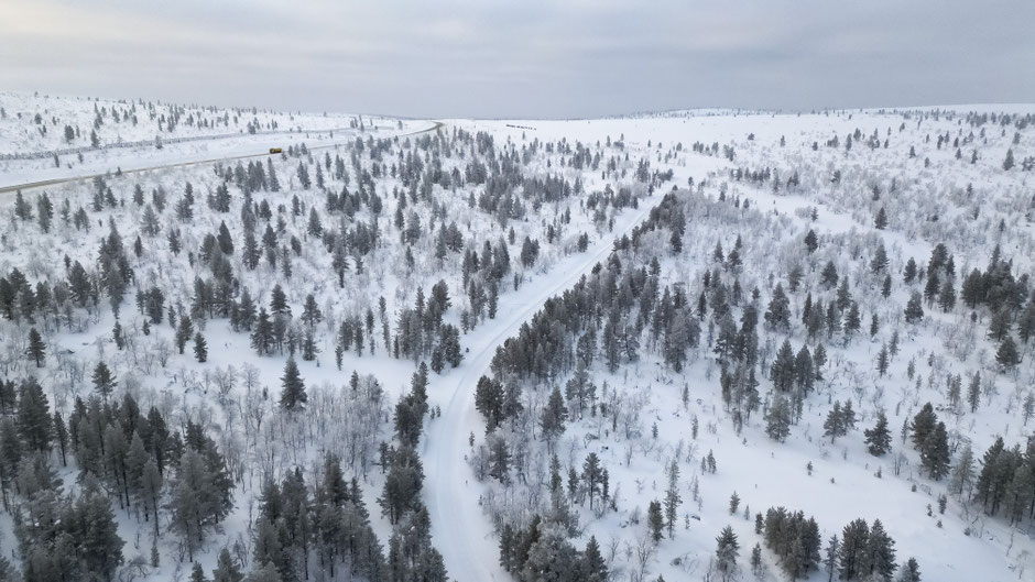ROAD TRIP EN LAPONIE. Location et conduite en hiver?. Itinéraire, budget infos & aventures détaillées.