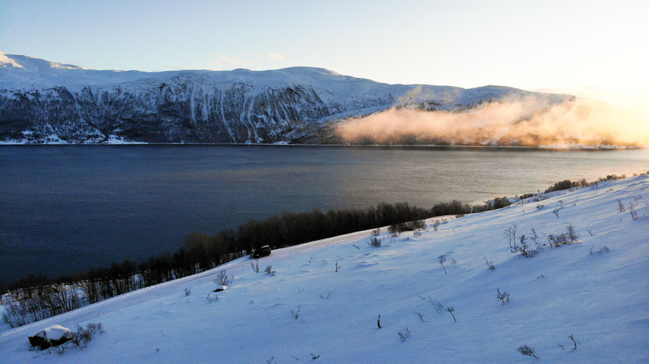 ROAD TRIP HIVERNAL EN VAN DANS LE NORD DE LA NORVEGE, route de Grotfjord à Tromvik. www.missaventure.com  roadtrip, nature, outdoor and photography.