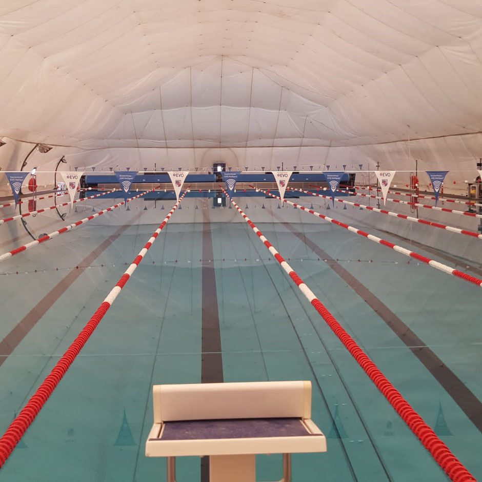 Schwimmbad Rosenhöhe (Traglufthalle) in Offenbach / Bild: Manuel Martin
