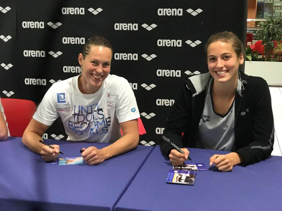 Arena Autogrammstunde mit Jenny Mensing und Rosalie Kleyboldt (SC Wiesbaden) / Foto: Oliver Großmann