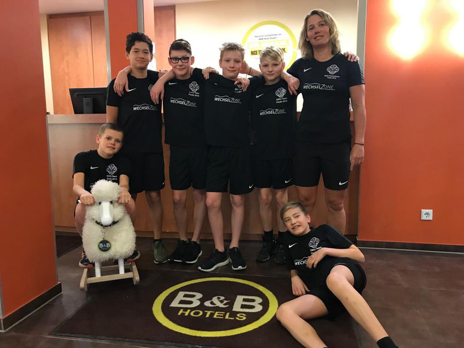 DMSJ Mannschaft des SC Wiesbaden mit Trainerin Anne Kuhn / Bild: Oliver Großmann