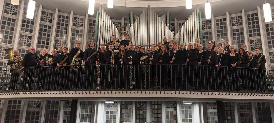 Das Moderne Blasorchester Oppau beim Adventskonzert 2024 in der Friedenskirche Ludwigshafen (Bildrechte: MBO)