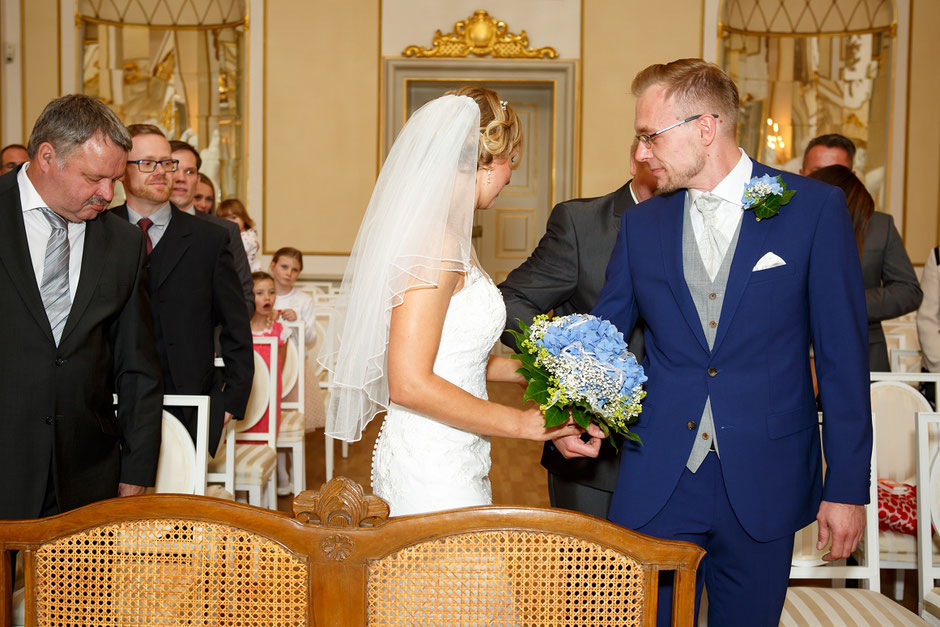 Hochzeit im Barockschloss Rammenau, Hochzeit in Rammenau, Hochzeitsfotograf Dresden, Hochzeitsfotos Dresden, Hochzeitsfotos Rammenau, Schloss Rammenau, Spiegelsaal Schloss Rammenau