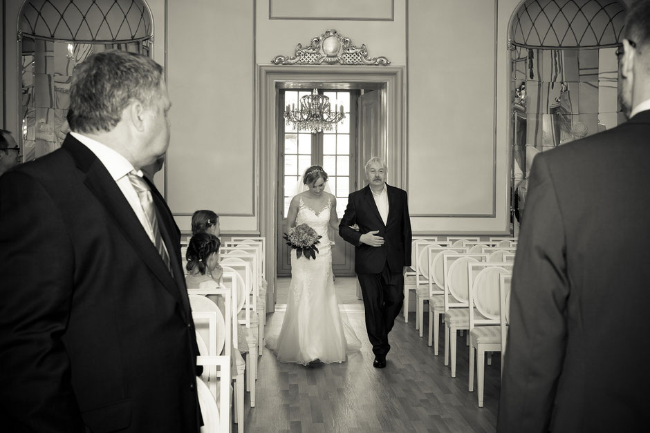 Hochzeit im Barockschloss Rammenau, Hochzeit in Rammenau, Hochzeitsfotograf Dresden, Hochzeitsfotos Dresden, Hochzeitsfotos Rammenau, Schloss Rammenau, Spiegelsaal Schloss Rammenau