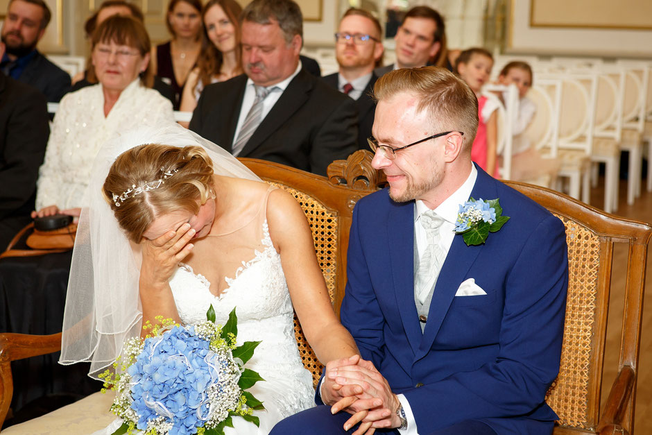 Hochzeit im Barockschloss Rammenau, Hochzeit in Rammenau, Hochzeitsfotograf Dresden, Hochzeitsfotos Dresden, Hochzeitsfotos Rammenau, Schloss Rammenau, Spiegelsaal Schloss Rammenau