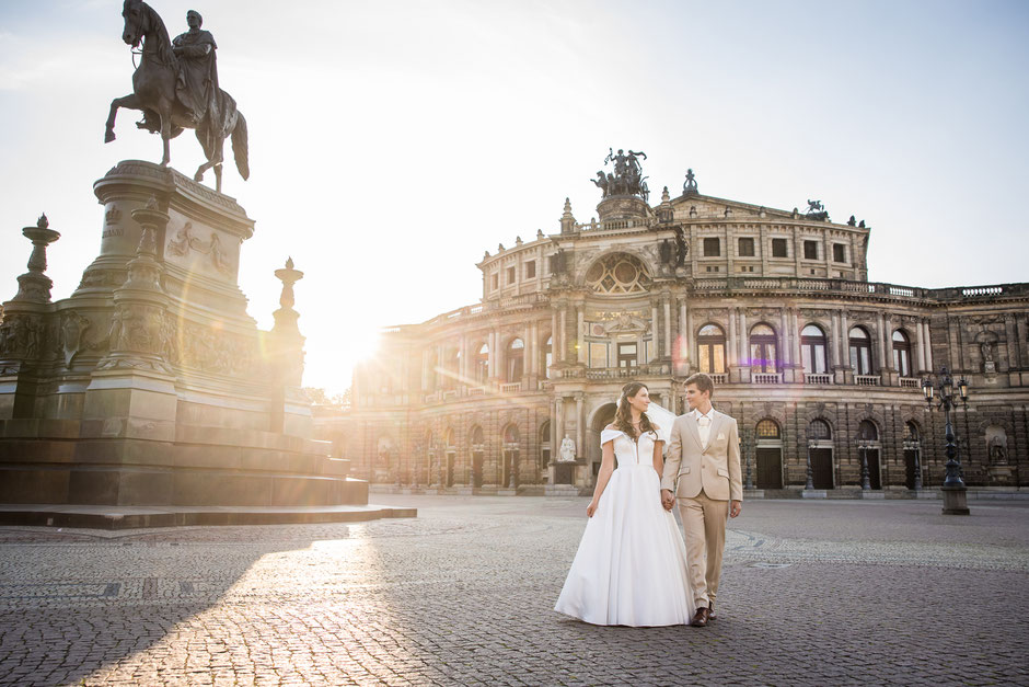 Hochzeitsfotos in Dresden, als Hochzeitsfotograf in Dresden für ein After Wedding Shooting in Dresden unterwegs. Hochzeitsfotoshooting in Dresden. Als Hochzeitsfotograf in Dresden zum Fotoshooting
