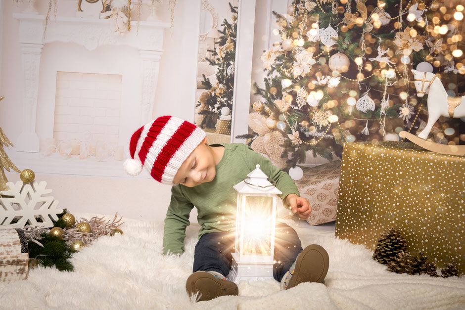 Weihnachtsminis Dresden, Fotostudio Dresden, Fotograf Dresden Weichnachtsfotos, Weihnachtsgeschenk Fotoshooting Dresden, Kinderfotos Dresden Weihnachten, Weihnachtliche Kinderfotos in Dresden im Fotostudio, Fotoshooting in Dresden Kinder Weihnachten, Weih