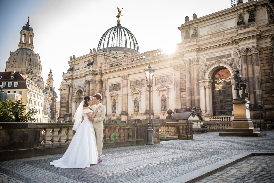 Hochzeitsfotos in Dresden, als Hochzeitsfotograf in Dresden für ein After Wedding Shooting in Dresden unterwegs. Hochzeitsfotoshooting in Dresden. Als Hochzeitsfotograf in Dresden zum Fotoshooting