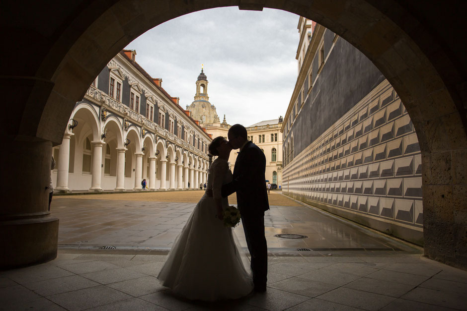 Hochzeitsfotograf Dresden, Hochzeitsfotos Dresden, Hochzeitsfotografin Dresden, Hochzeit Landhaus Dresden, Hochzeit Carolaschlösschen Dresden, Hochzeitsfotos Moped, Hochzeit Dresden, heiraten in Dresden