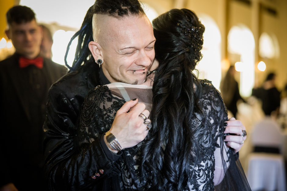 Hochzeit Parkhotel Dresden  Gothic Hochzeit Reportage Hochzeitstorte