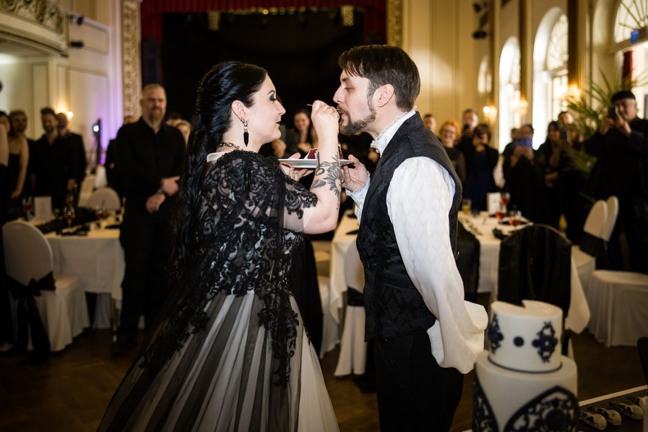 Hochzeit Parkhotel Dresden  Gothic Hochzeit Reportage Hochzeitstorte