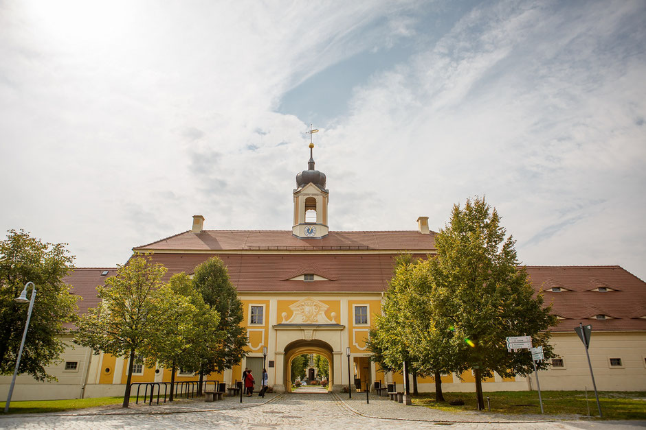 Hochzeit im Barockschloss Rammenau, Hochzeit in Rammenau, Hochzeitsfotograf Dresden, Hochzeitsfotos Dresden, Hochzeitsfotos Rammenau, Schloss Rammenau, Spiegelsaal Schloss Rammenau