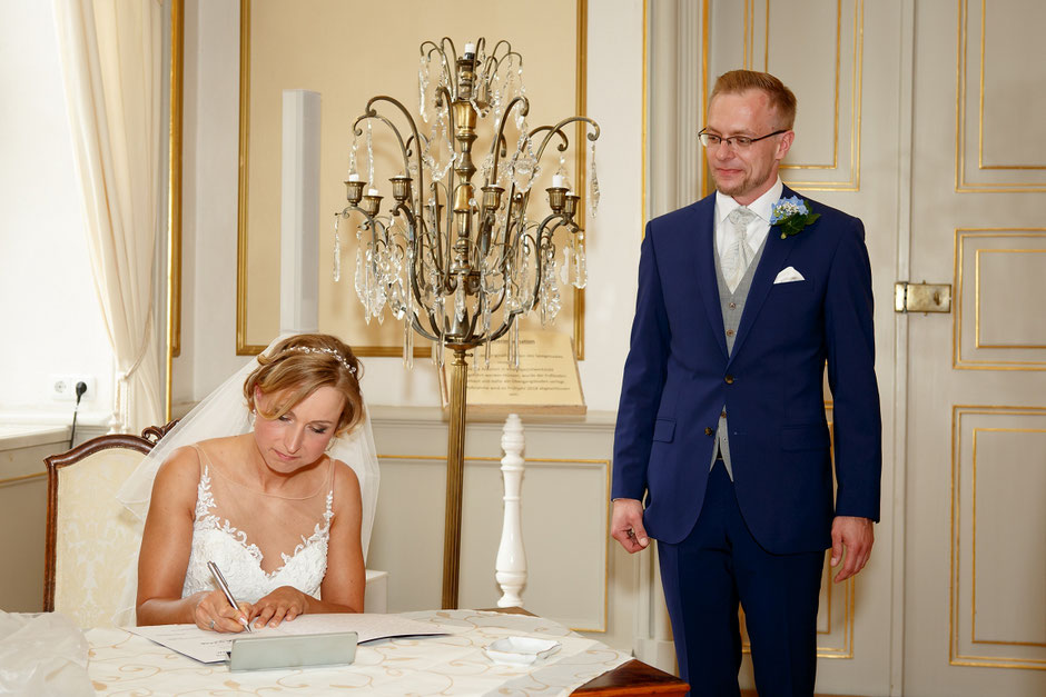 Hochzeit im Barockschloss Rammenau, Hochzeit in Rammenau, Hochzeitsfotograf Dresden, Hochzeitsfotos Dresden, Hochzeitsfotos Rammenau, Schloss Rammenau, Spiegelsaal Schloss Rammenau