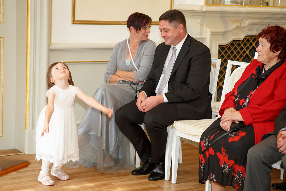 Hochzeit im Barockschloss Rammenau, Hochzeit in Rammenau, Hochzeitsfotograf Dresden, Hochzeitsfotos Dresden, Hochzeitsfotos Rammenau, Schloss Rammenau, Spiegelsaal Schloss Rammenau